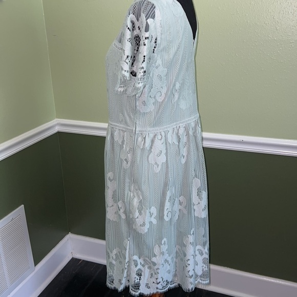 Pale Green Lace Dress short sleeved side zipper - Picture 10 of 13